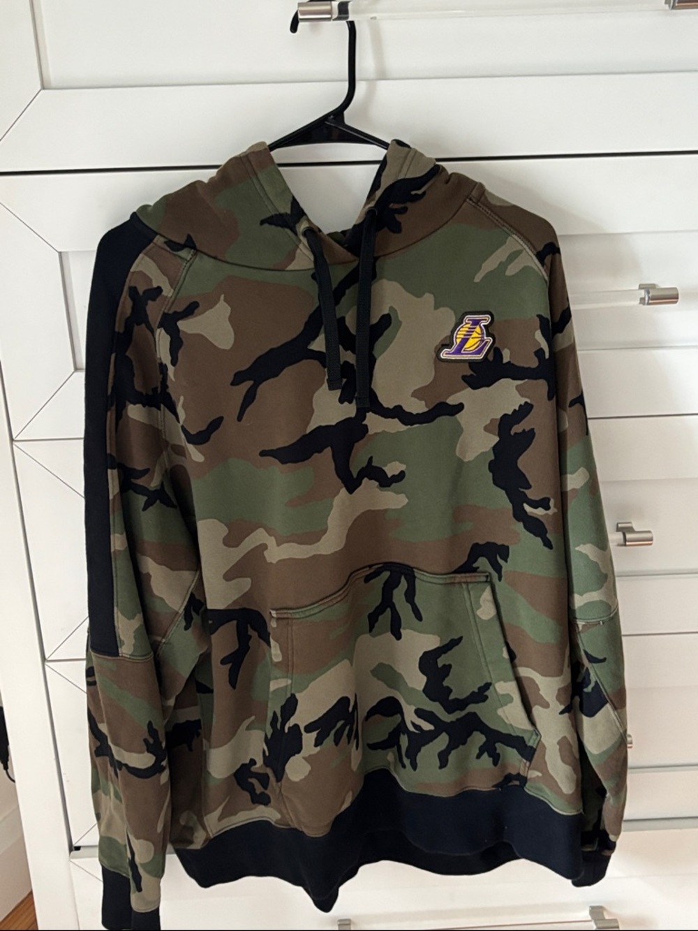 Nike Men's Los Angeles Lakers Camo
Courtside Raglan Pullover Hoodie size XXL